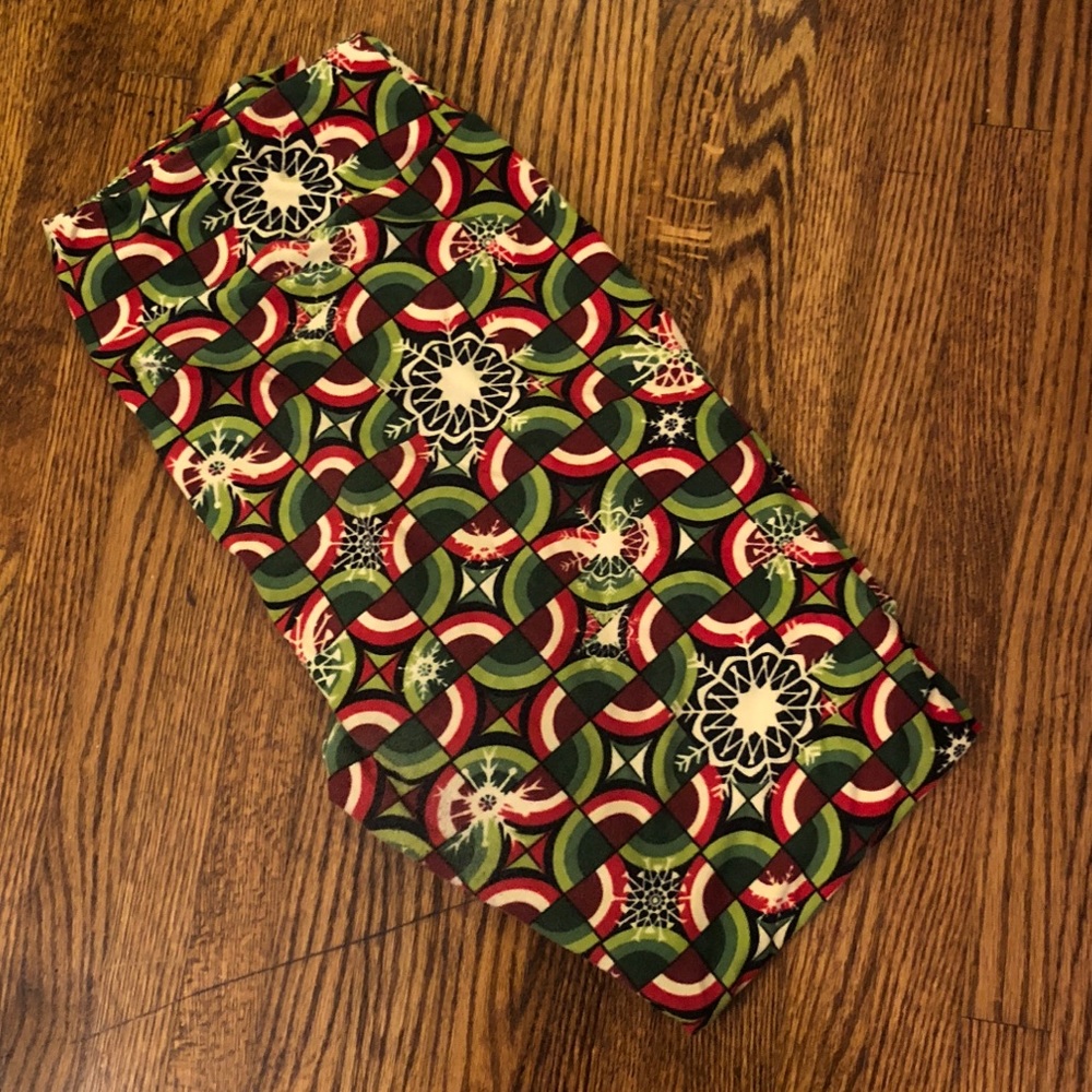 LuLaRoe leggings- holiday print